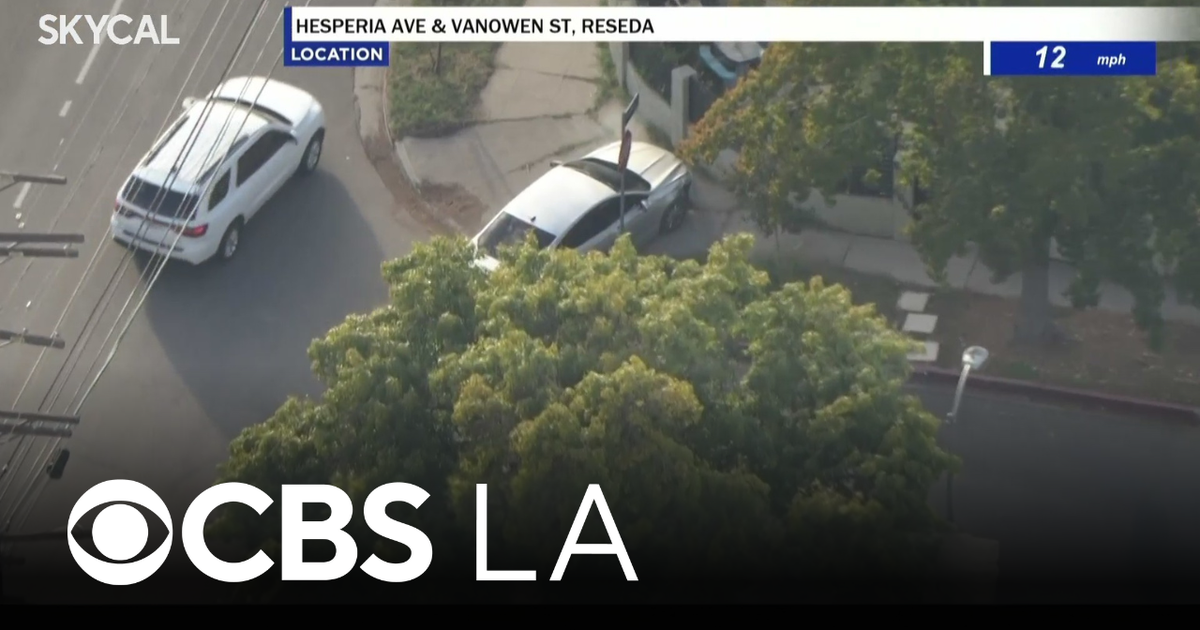 Driver chases suspect during stolen vehicle pursuit in Los Angeles ...