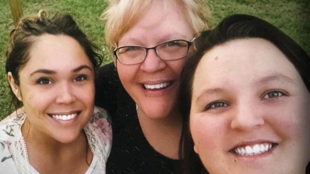 Makayla Meave, sister Andria and mother Barbara Harper