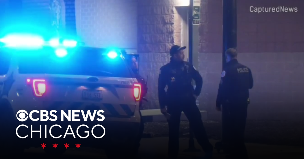 Man attacked by two men with axe on Chicago's Near West Side - CBS Chicago