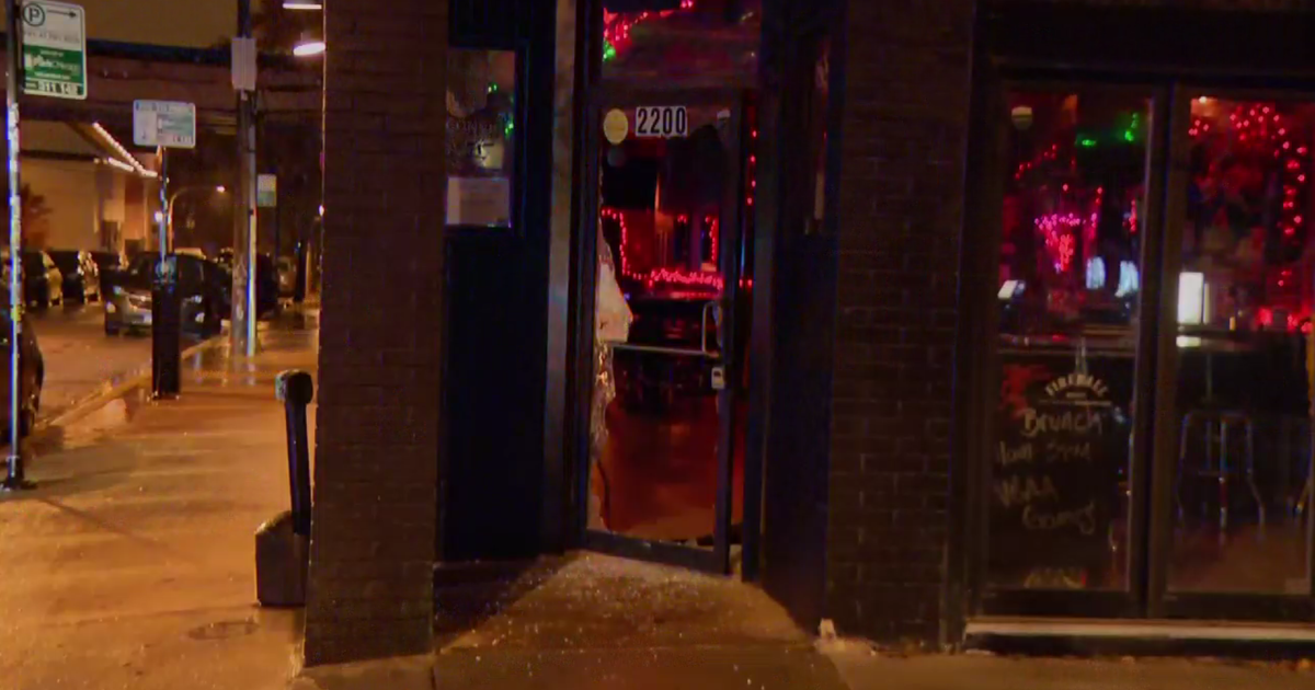 Chicago police search for smash-and-grab burglars who struck 4 times within an hour