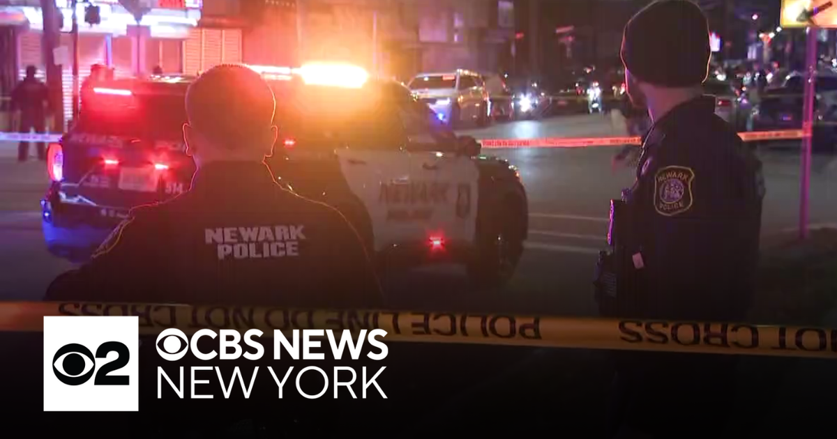 Search ongoing for suspects in Newark mass shooting - CBS New York