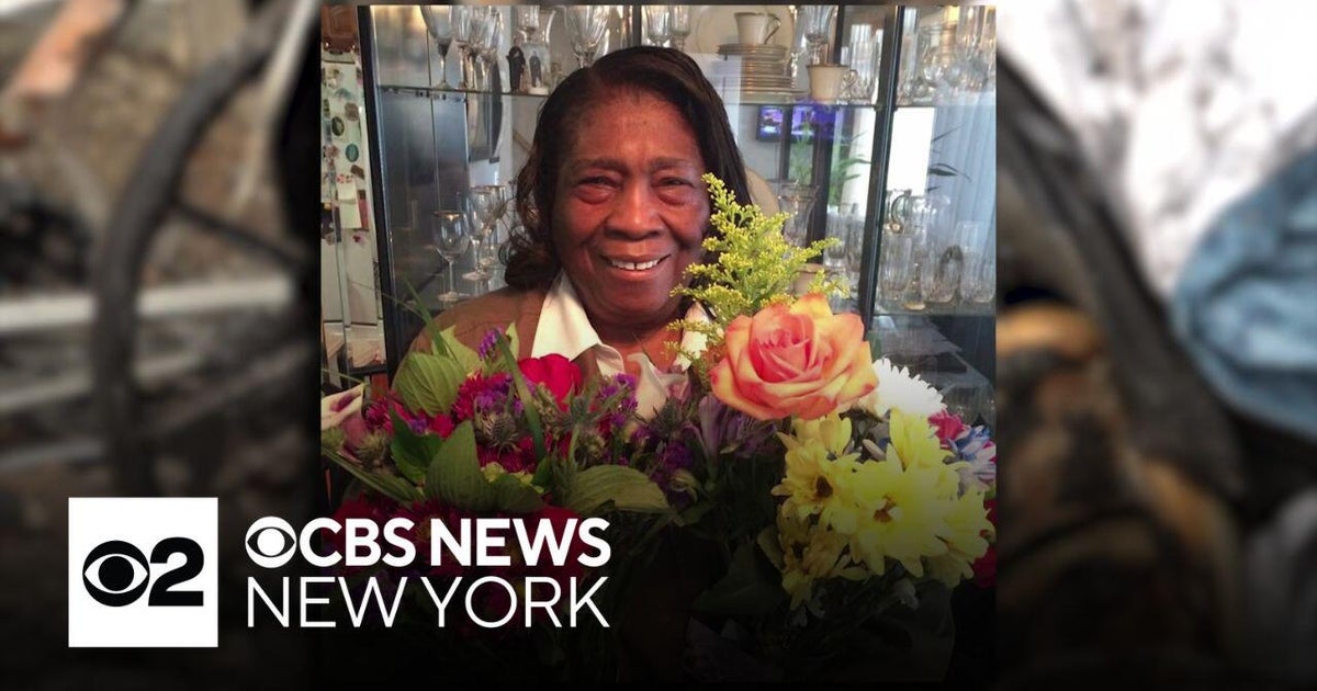 90-year-old woman killed in Bronx house fire - CBS New York