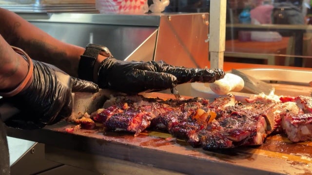 5p-pkg-new-bbq-restaurant-wcco98vw.jpg 