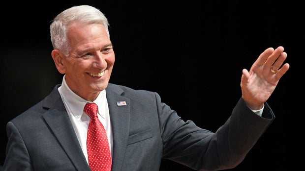 সিডিসির প্রধান উপ-পরিচালক নামে ভ্যাকসিনের সমালোচনা করা ডাক্তার