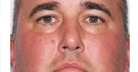 Polis, kayıp Virginia lisesi futbol koçunun çocuk pornosu suçlamasıyla arandığını söyledi