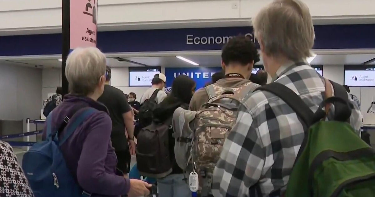 Airlines battle poor weather to get Americans home for Thanksgiving