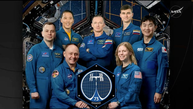 112725-iss-crew.jpg