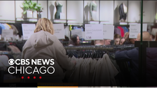 Black Friday shopping kicks off with lines in Rosemont