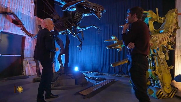 james-cameron-with-aliens-puppetry.jpg 