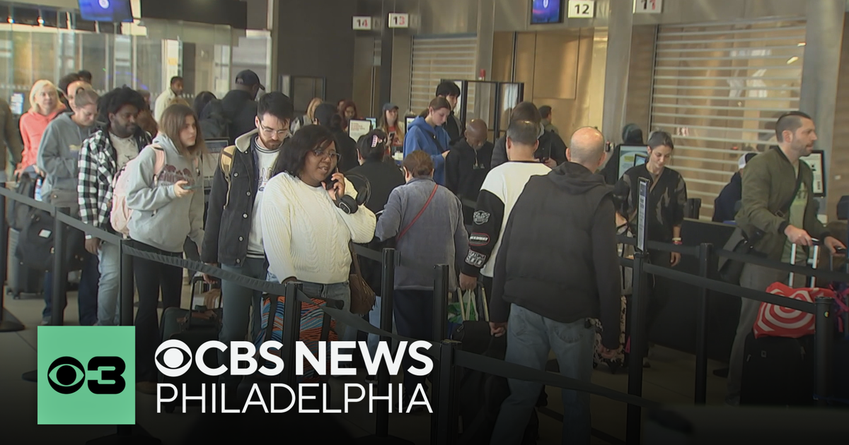 Travel rush continues Sunday with thousands expected at Philadelphia International Airport