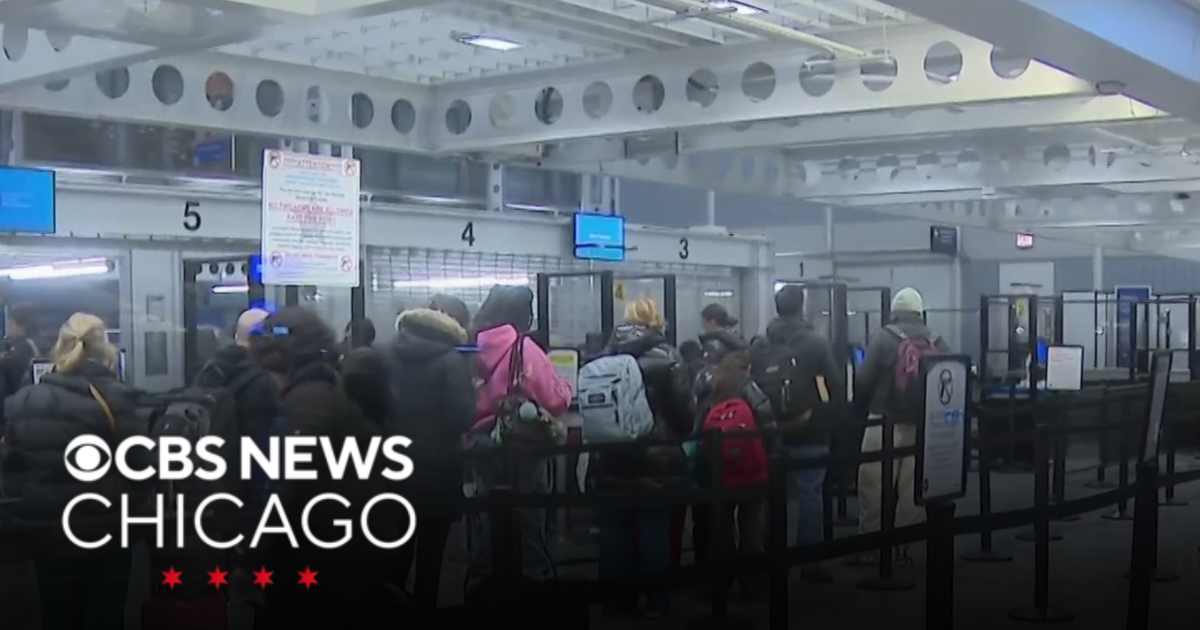 Winter storm leaves hundreds of flights canceled at Chicago airports