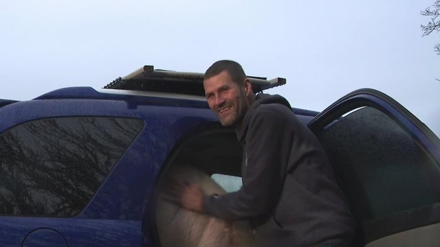 Oregon Navy vet with pig 