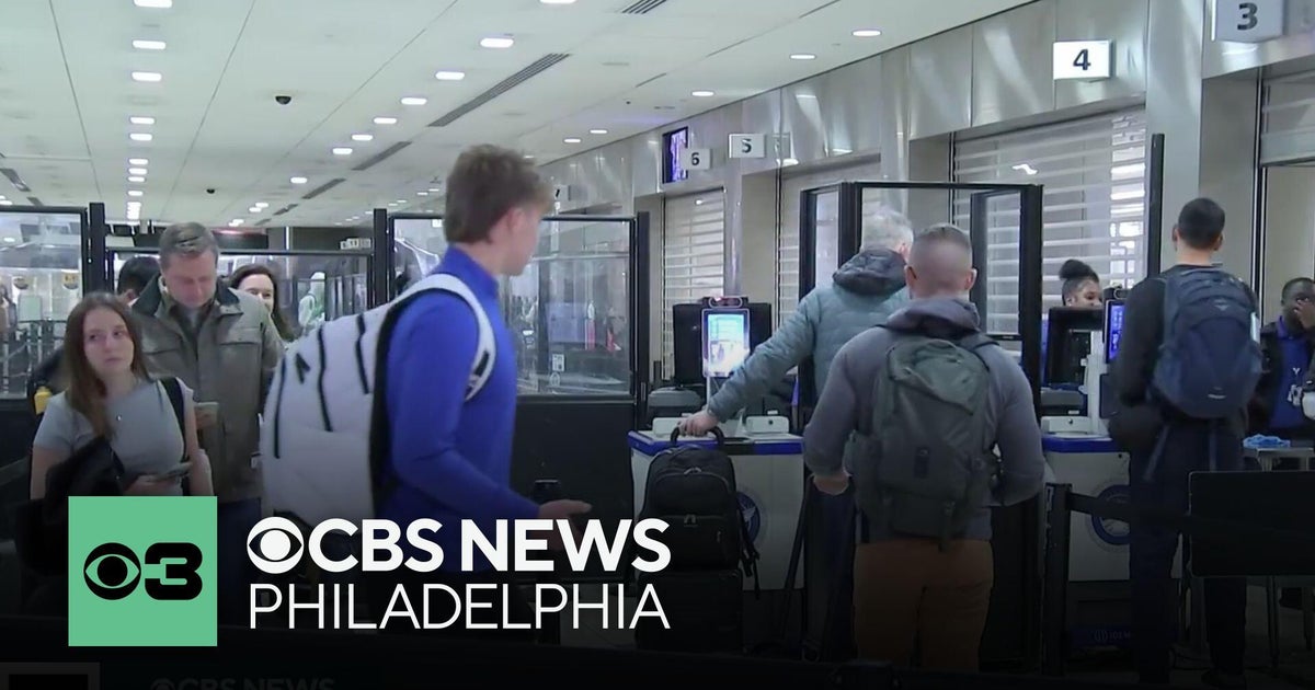 Travelers face long lines, flight delays at Philadelphia International Airport after Thanksgiving