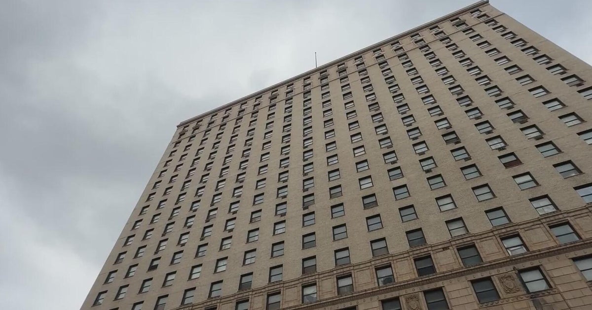 Detroit apartment tenants displaced after power shut off