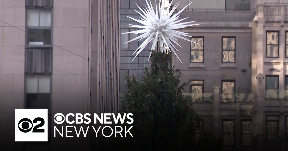 Countdown is on for 2025 Rockefeller Center tree lighting in NYC - CBS ...