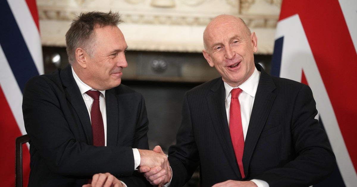 U.K. and Norway sign pact to "hunt Russian submarines" in North Atlantic