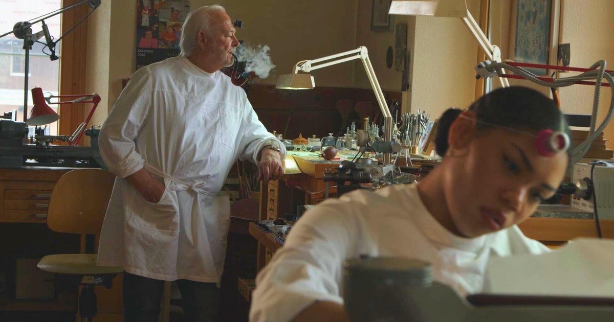 Даниела Дюфур дъщеря на майстора часовникар Филип Дюфур е израснала