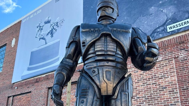 Detroit RoboCop Statue 
