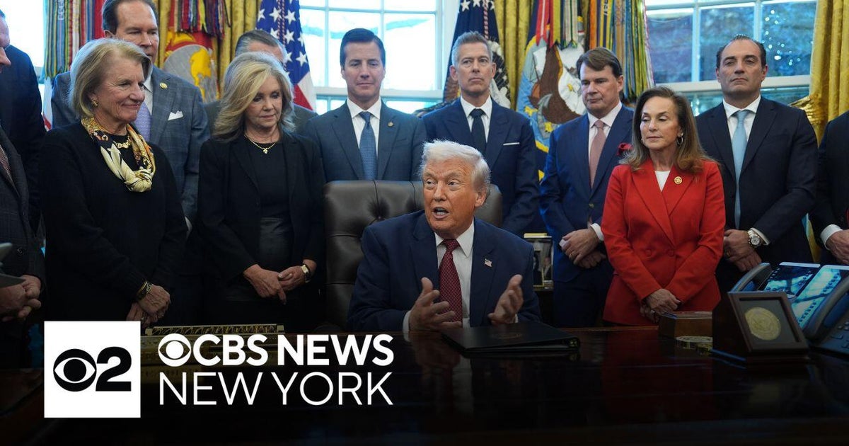 Trump administration proposes rollback of fuel economy standards - CBS ...