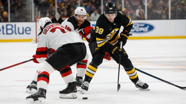 Morgan Geekie #39 of the Boston Bruins skates against Jonas Siegenthaler #71 of the New Jersey Devils during the third period at the TD Garden on December 6, 2025 in Boston, Massachusetts. 