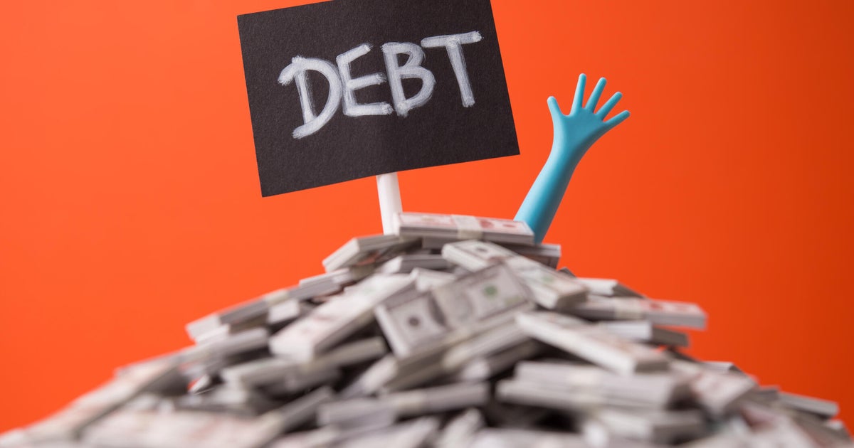 В момента американците имат рекордно високи салда по кредитни карти