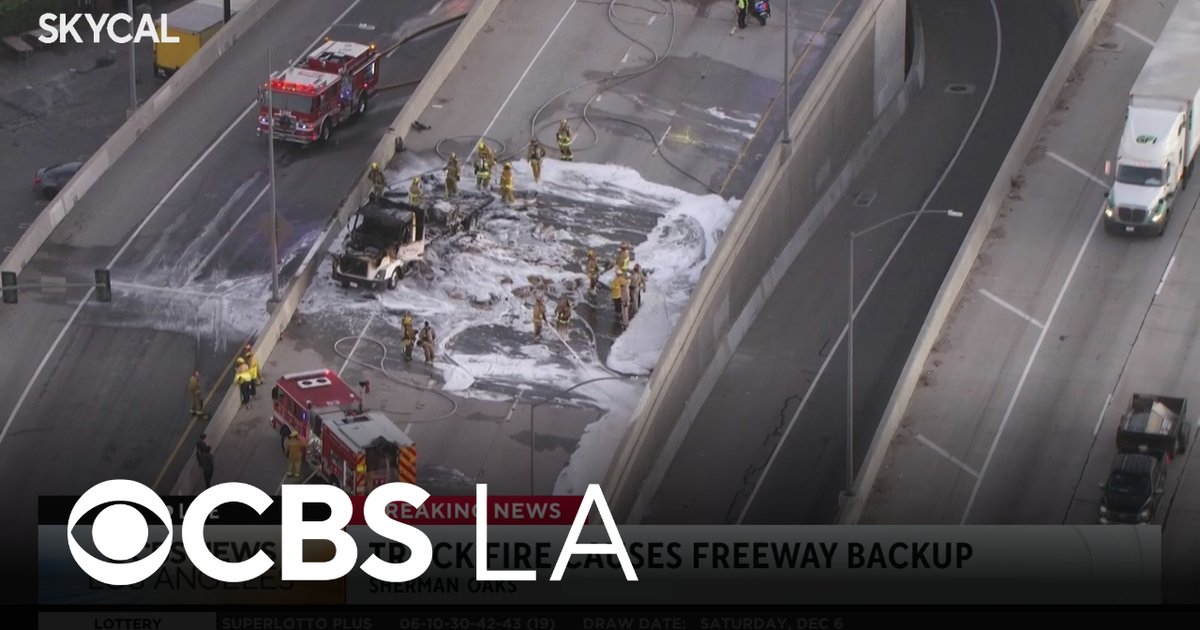 Part of 405 freeway closed in San Fernando Valley after hay truck ...