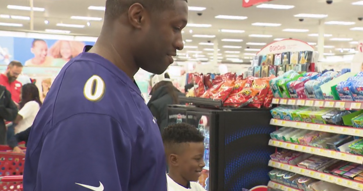Roquan Smith, Baltimore Ravens give children a memorable shopping spree
