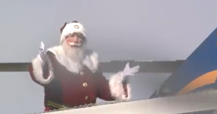 Santa surprises patients by helicopter at Baltimore's Johns Hopkins Children's Center