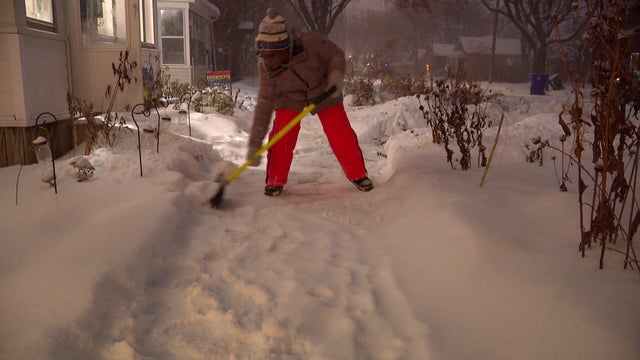 10p-pkg-shoveling-helpers-wcco9cwj-00-00-3417.jpg 