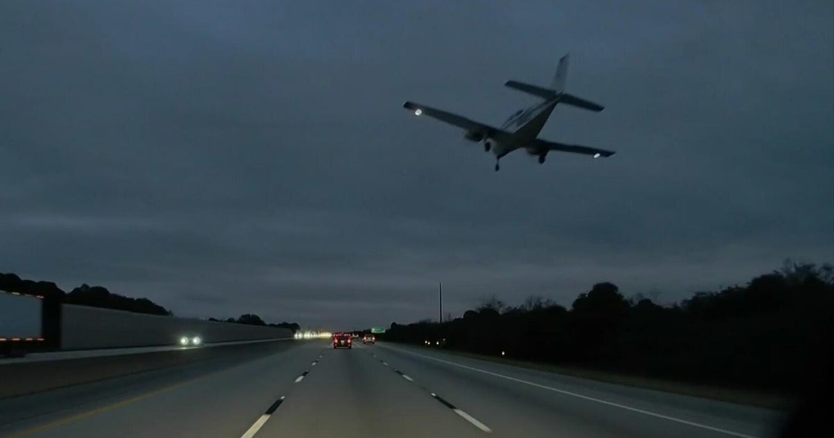 Plane crash‑lands on car in Florida