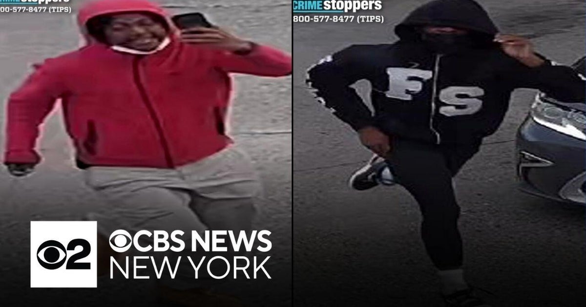 NYPD seeks 2 suspects after 15-year-old stabbed on Bronx bus