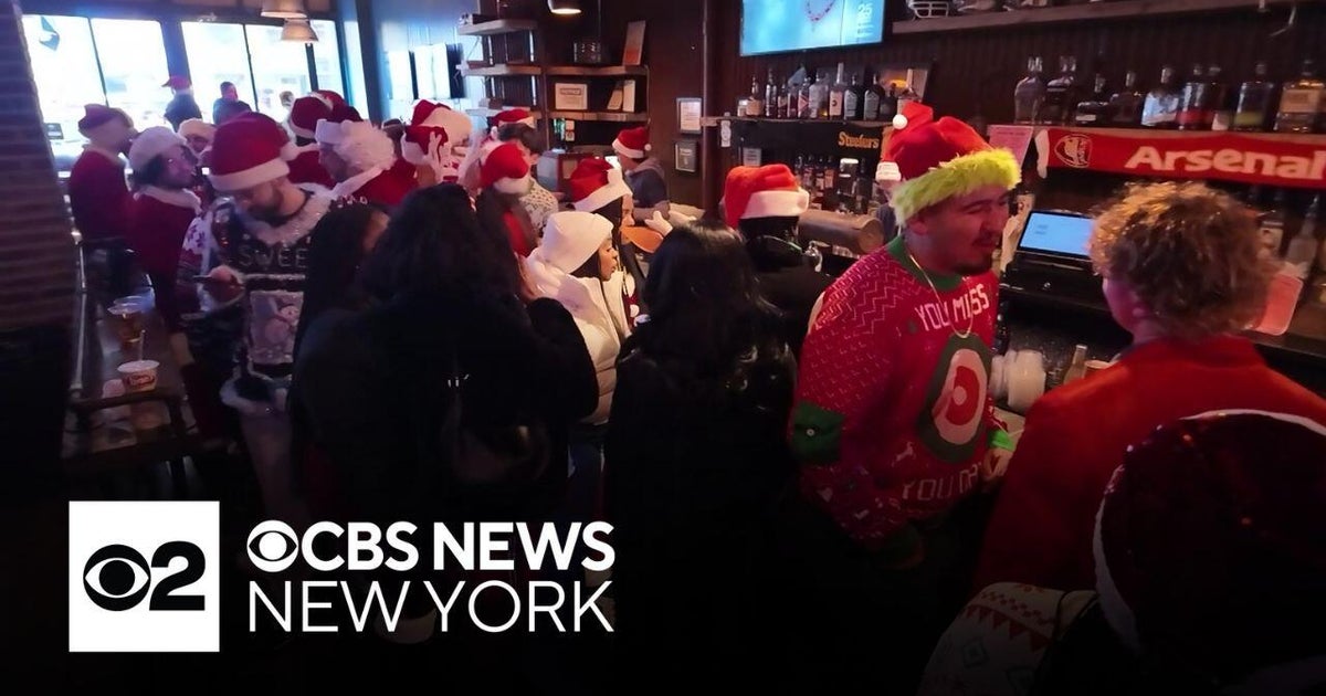 SantaCon brings out the holiday spirit at bars across NYC - CBS New York