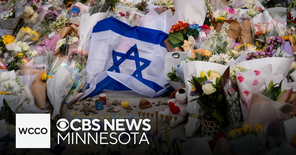 Gunmen target Hanukkah celebration at Australian beach, and more headlines
