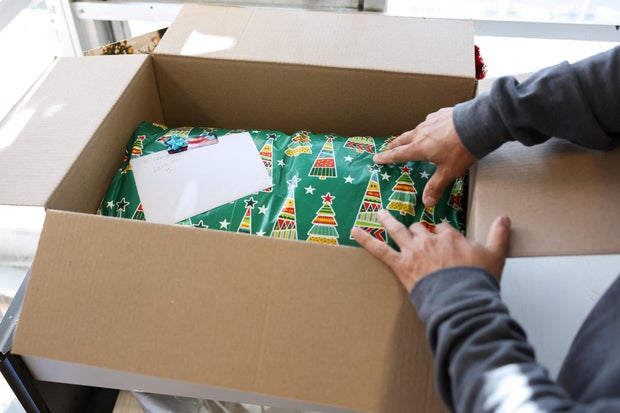 US-ECONOMY-SHIPPING-HOLIDAY