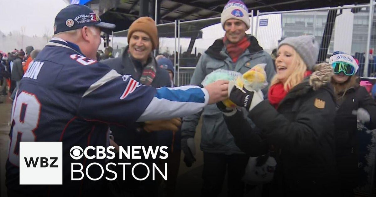 Patriots, WBZ-TV team up for holiday toy drive