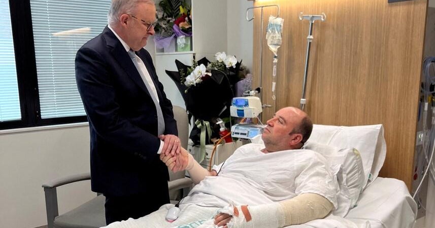 Както много австралийци разхождащи се на Бонди Бийч през дългите