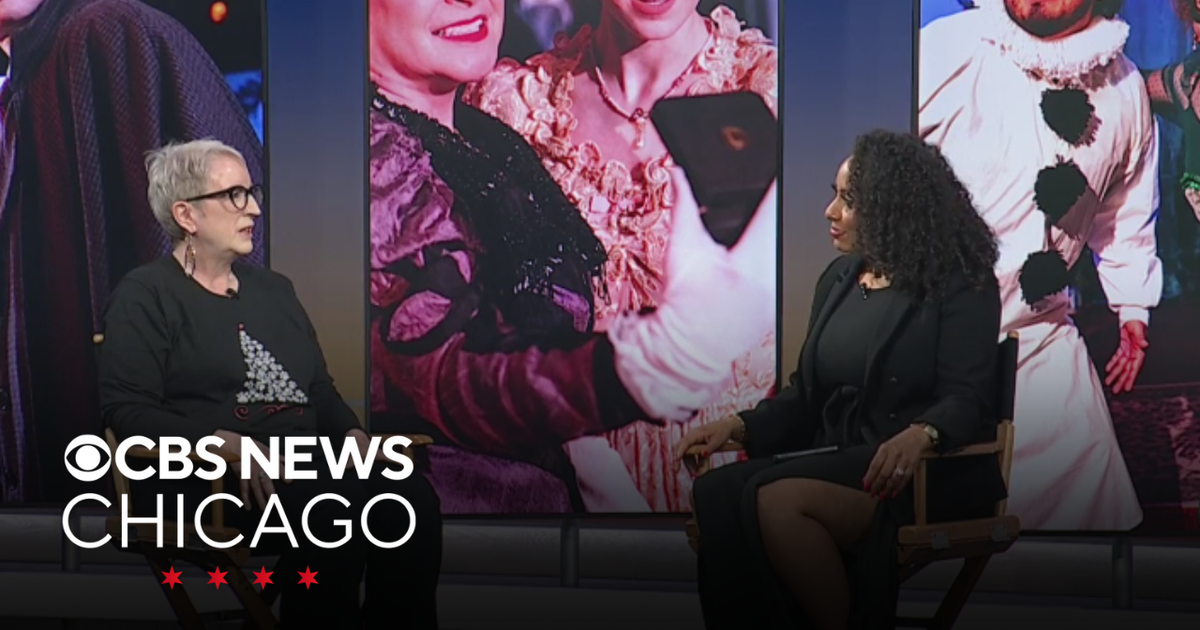 Supporting neighborhood theater in Chicago during the holiday season