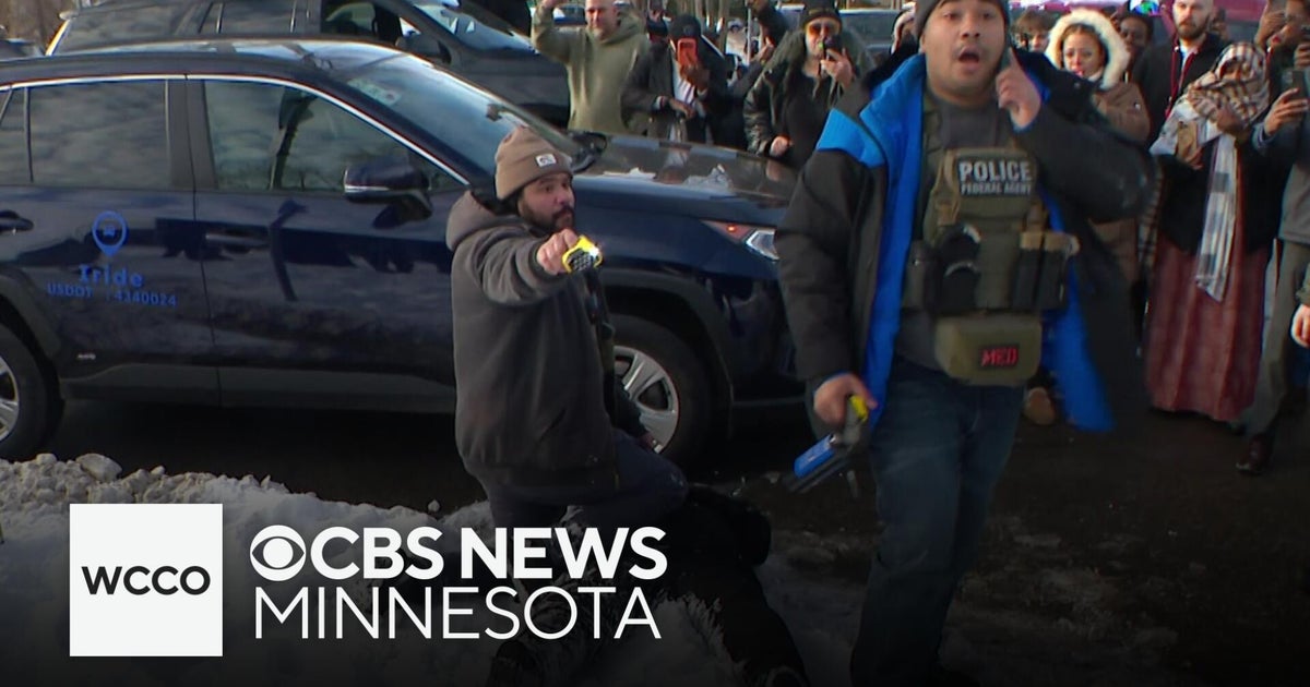 Former ICE agent speaks out on Twin Cities operation - CBS Minnesota