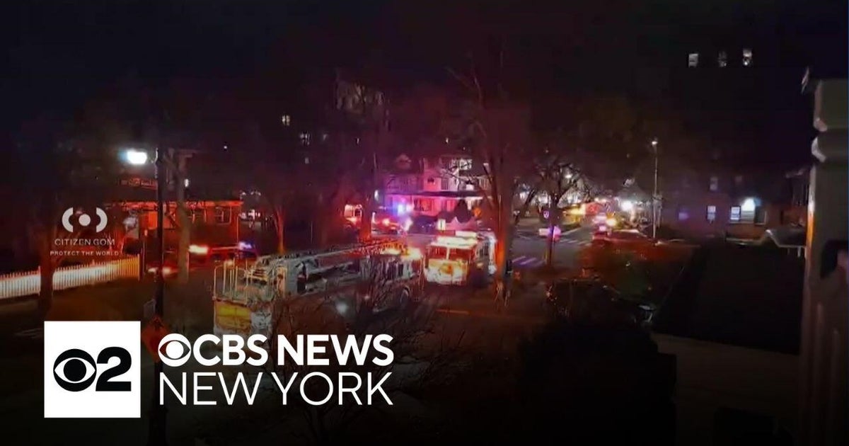 1 injured in Flatbush apartment fire overnight, FDNY says - CBS New York