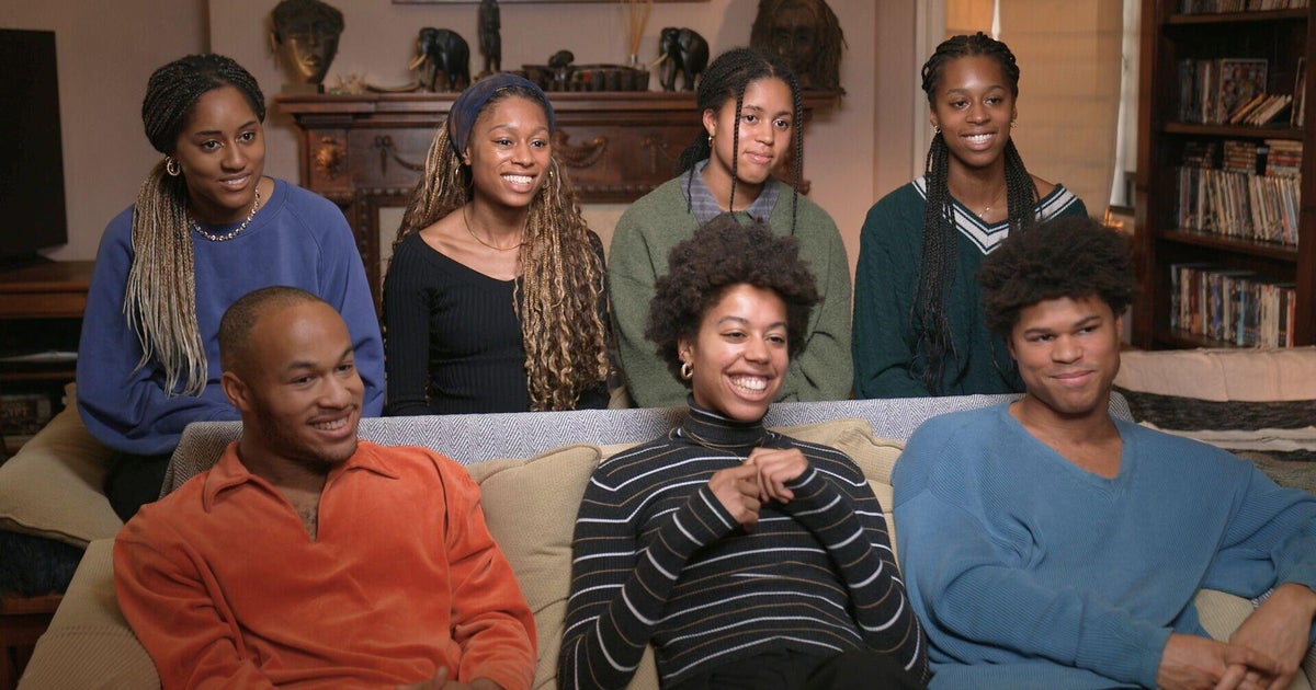 С цигулки, пиана и виолончела братята и сестрите Кане-Мейсън поддържат музиката в семейството