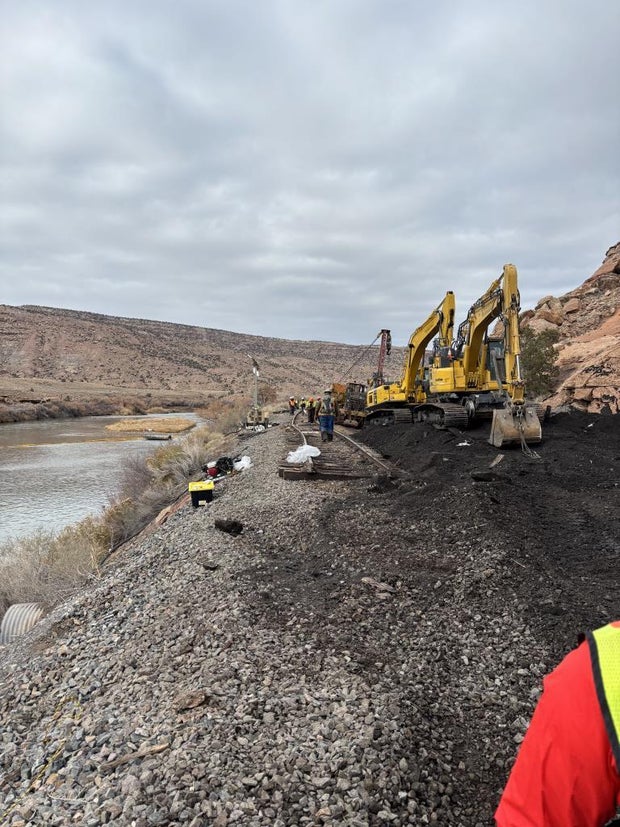 fuel-spill-gunnison-river-train-derailment-epa-2.jpg 
