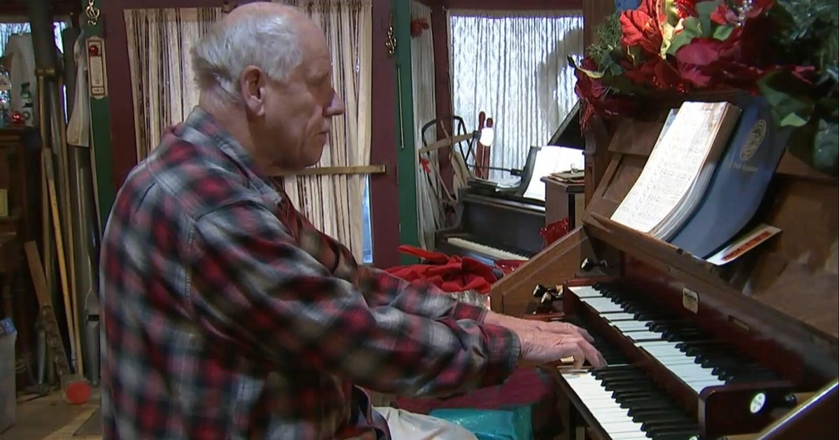 Man's dream to restore old pipe organ brings people together to sing Christmas carols