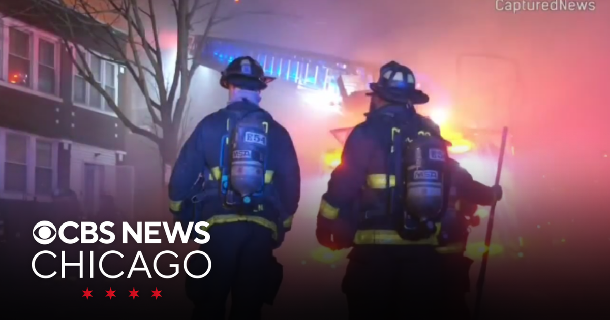 Crews battle fire at abandoned house in Chicago Lawn neighborhood