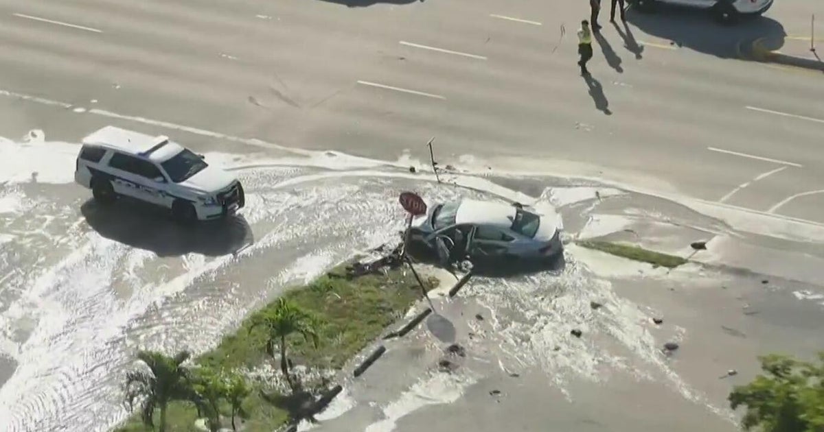 2 hurt in Pembroke Pines crash - CBS Miami