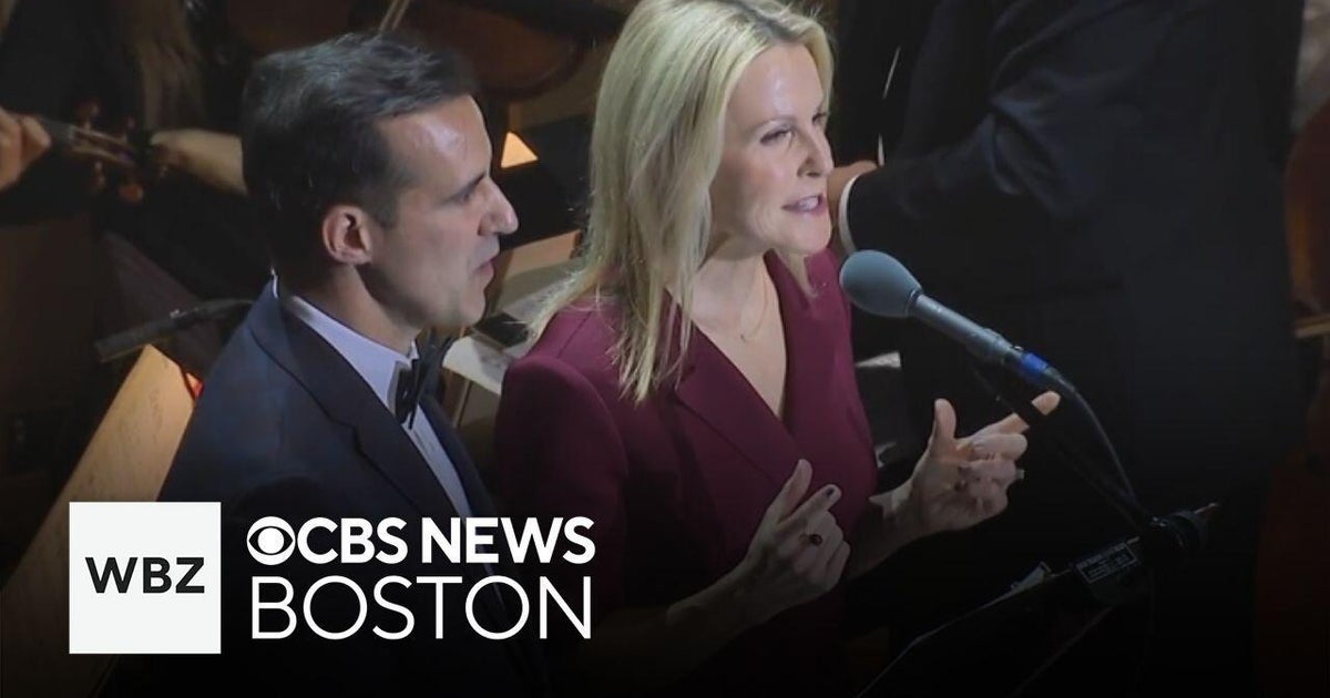 WBZ-TV's David Wade, Lisa Hughes ring in holidays with Boston Pops
