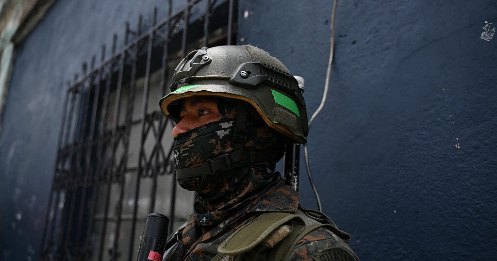 Най малко 12 тела са открити за три дни в