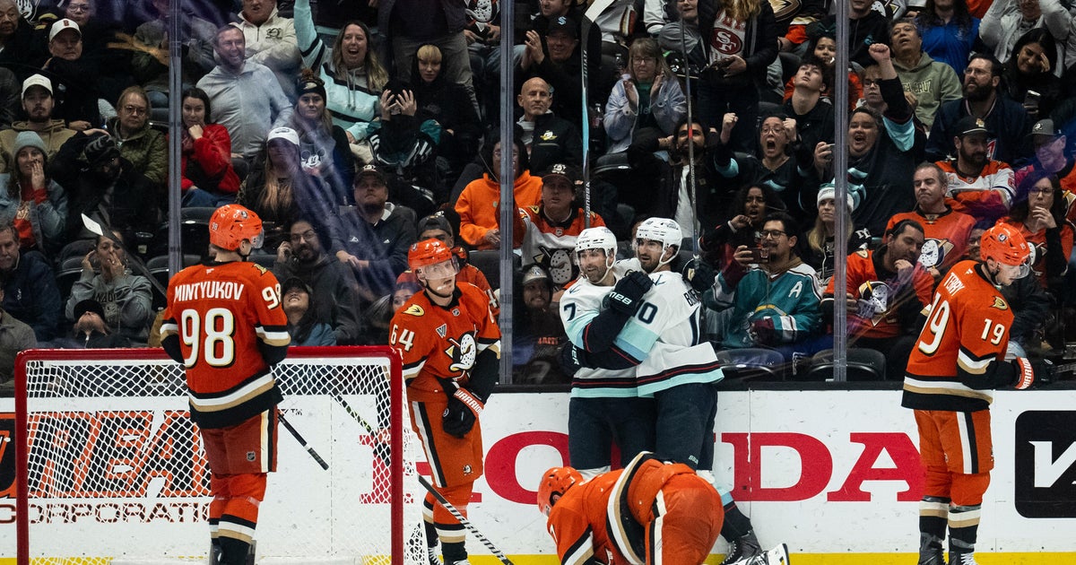 Jordan Eberle scores 2 in 3rd period as Kraken beat Ducks 3-1