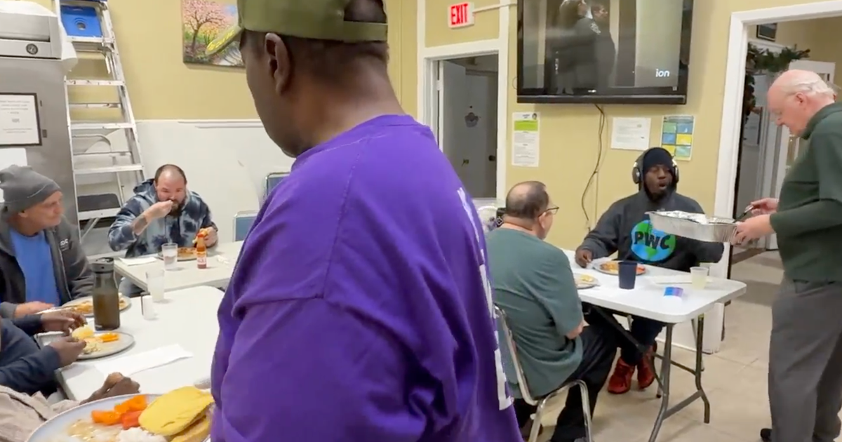 Once homeless Atlanta man returns to shelter to help others find hope ...