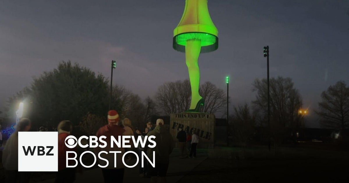 Leg lamp from "A Christmas Story" becomes holiday light fixture in Oklahoma town