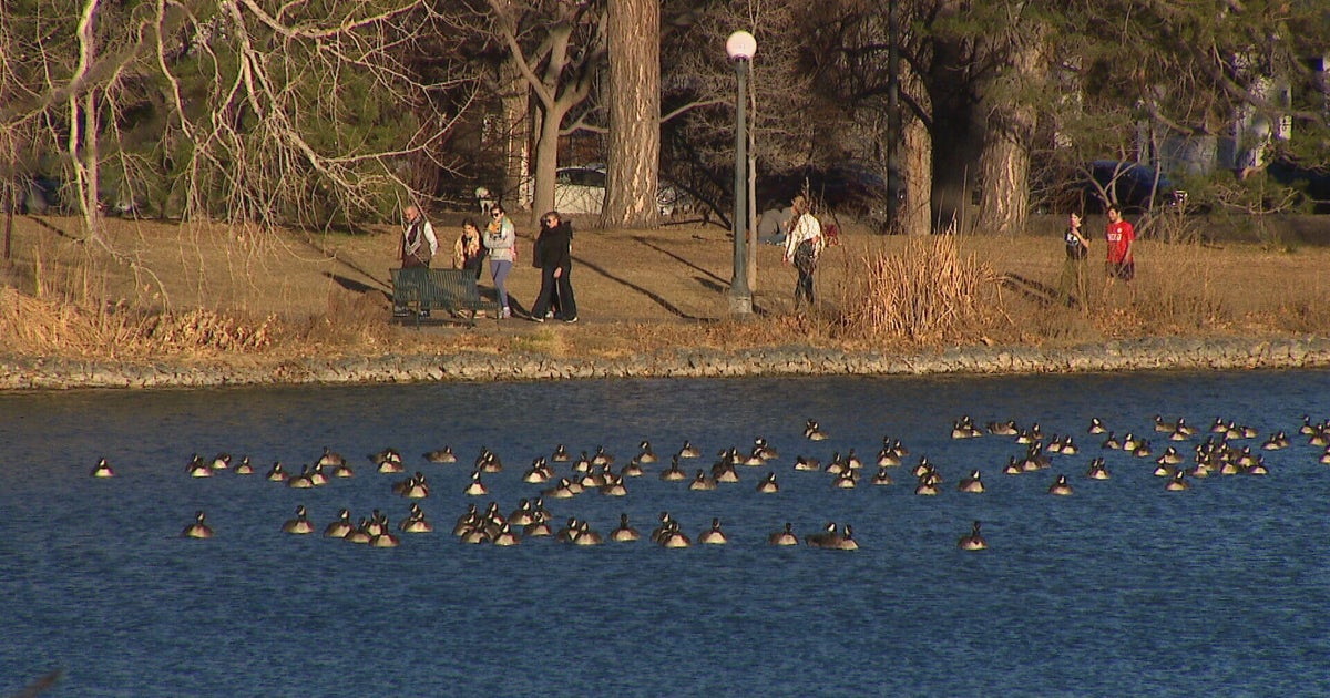 Coloradans make the best out of warm Christmas weather at local parks, sports bars for Broncos game